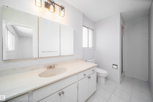 12203 158 Avenue, Edmonton, AB - Indoor Photo Showing Bathroom