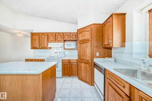 16135 56 Street, Edmonton, AB - Indoor Photo Showing Kitchen