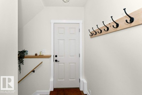 Doorway to outside with baseboards - 2607 20 Avenue, Edmonton, AB - Indoor Photo Showing Other Room