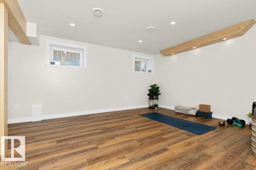 2607 20 Avenue, Edmonton, AB - Indoor Photo Showing Other Room