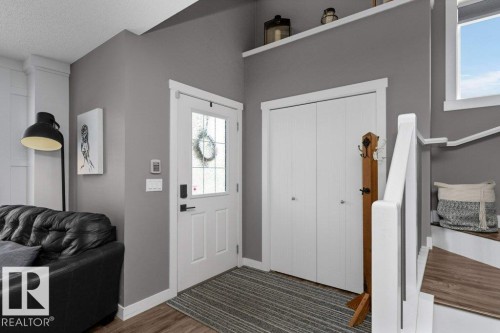Foyer featuring wood finished floors and baseboards - 2607 20 Avenue, Edmonton, AB - Indoor Photo Showing Other Room