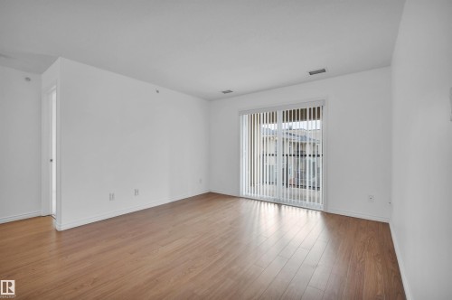 Empty room featuring light wood-style flooring and baseboards - 422 7909 71 Street, Edmonton, AB - Indoor Photo Showing Other Room
