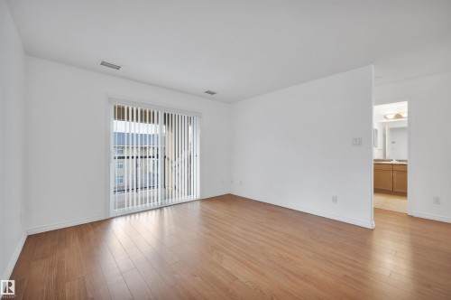 Unfurnished room featuring light wood finished floors and baseboards - 422 7909 71 Street, Edmonton, AB - Indoor Photo Showing Other Room