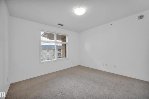Carpeted spare room featuring baseboards - 422 7909 71 Street, Edmonton, AB - Indoor Photo Showing Other Room