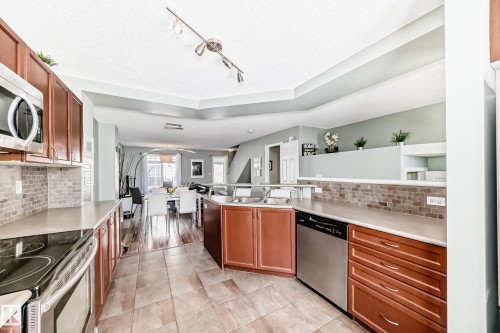 4 1804 70 Street, Edmonton, AB - Indoor Photo Showing Kitchen