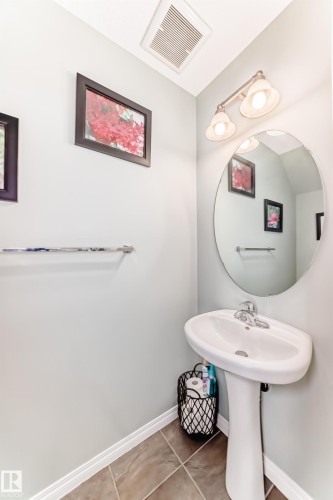 4 1804 70 Street, Edmonton, AB - Indoor Photo Showing Bathroom