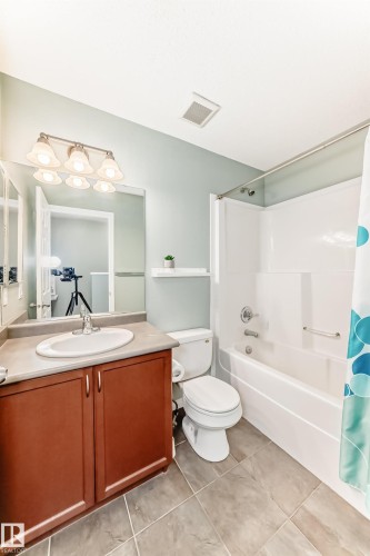 4 1804 70 Street, Edmonton, AB - Indoor Photo Showing Bathroom