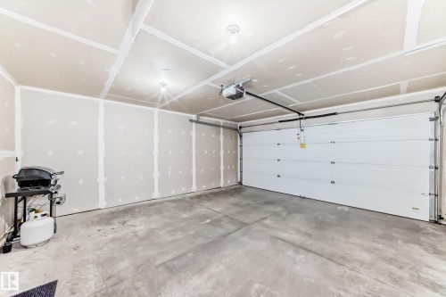 4 1804 70 Street, Edmonton, AB - Indoor Photo Showing Garage