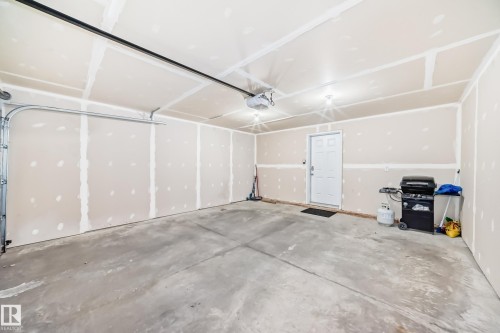 4 1804 70 Street, Edmonton, AB - Indoor Photo Showing Garage
