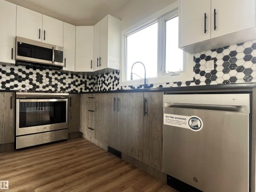 16307 112 Street, Edmonton, AB - Indoor Photo Showing Kitchen With Stainless Steel Kitchen With Upgraded Kitchen