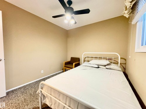 11920 45 Street, Edmonton, AB - Indoor Photo Showing Bedroom