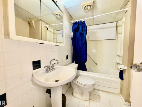 11920 45 Street, Edmonton, AB - Indoor Photo Showing Bathroom