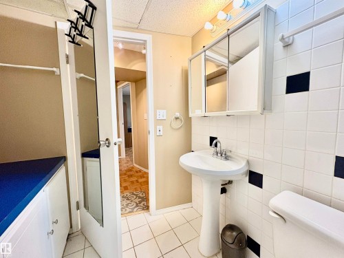 11920 45 Street, Edmonton, AB - Indoor Photo Showing Bathroom