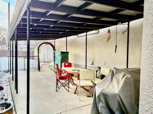 11920 45 Street, Edmonton, AB - Indoor Photo Showing Other Room