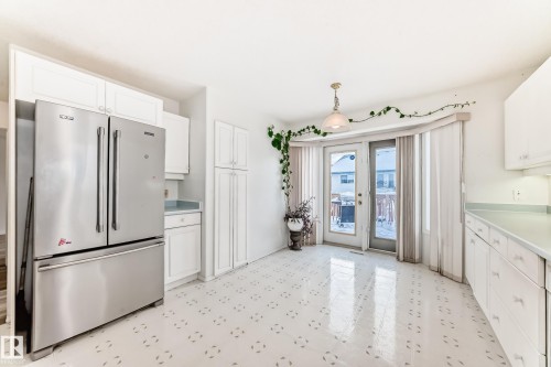 8317 171A Avenue, Edmonton, AB - Indoor Photo Showing Kitchen
