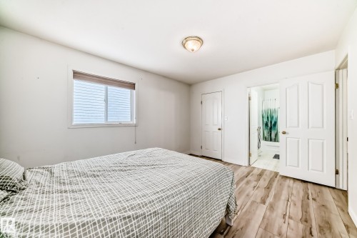 8317 171A Avenue, Edmonton, AB - Indoor Photo Showing Bedroom
