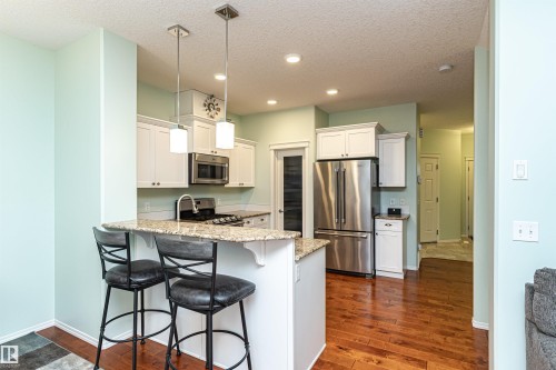 7003 174 Avenue Nw, Edmonton, AB - Indoor Photo Showing Kitchen With Upgraded Kitchen