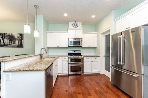 7003 174 Avenue Nw, Edmonton, AB - Indoor Photo Showing Kitchen With Upgraded Kitchen