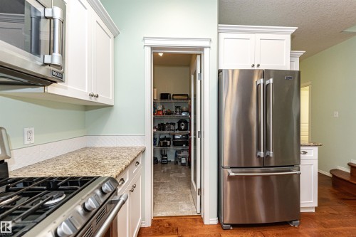 7003 174 Avenue Nw, Edmonton, AB - Indoor Photo Showing Kitchen