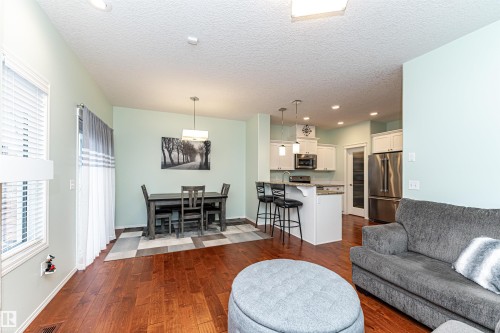 7003 174 Avenue Nw, Edmonton, AB - Indoor Photo Showing Living Room