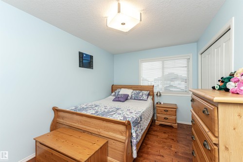 7003 174 Avenue Nw, Edmonton, AB - Indoor Photo Showing Bedroom