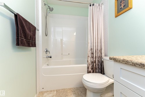 7003 174 Avenue Nw, Edmonton, AB - Indoor Photo Showing Bathroom