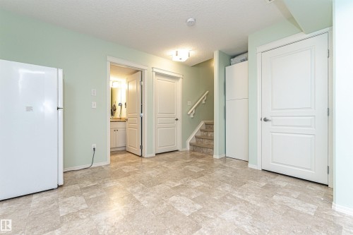 7003 174 Avenue Nw, Edmonton, AB - Indoor Photo Showing Other Room