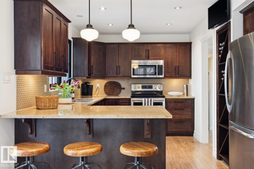 15504 Rio Terrace Drive, Edmonton, AB - Indoor Photo Showing Kitchen With Upgraded Kitchen