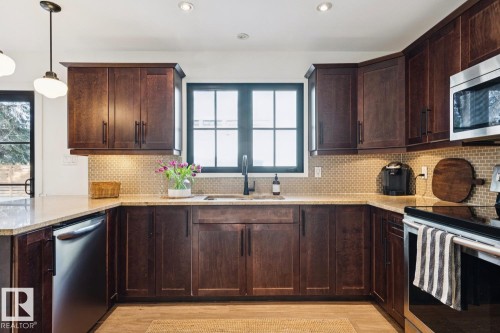 15504 Rio Terrace Drive, Edmonton, AB - Indoor Photo Showing Kitchen With Upgraded Kitchen