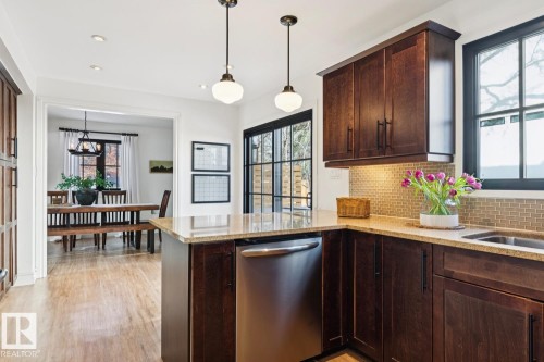 15504 Rio Terrace Drive, Edmonton, AB - Indoor Photo Showing Kitchen