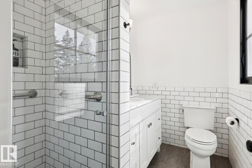 15504 Rio Terrace Drive, Edmonton, AB - Indoor Photo Showing Bathroom