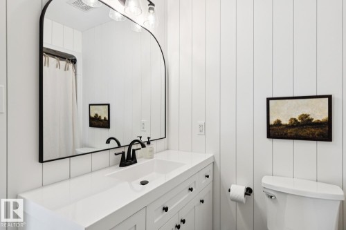 15504 Rio Terrace Drive, Edmonton, AB - Indoor Photo Showing Bathroom