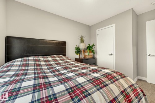 Carpeted bedroom featuring baseboards - 74 Royal Street, St. Albert, AB - Indoor Photo Showing Bedroom