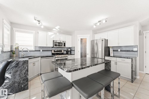 10655 181 Avenue, Edmonton, AB - Indoor Photo Showing Kitchen