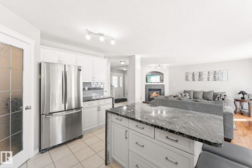 10655 181 Avenue, Edmonton, AB - Indoor Photo Showing Kitchen