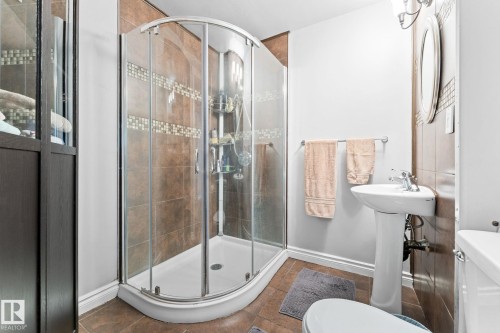 10655 181 Avenue, Edmonton, AB - Indoor Photo Showing Bathroom