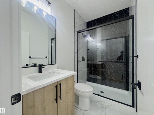 1558 Siskin Link Link, Edmonton, AB - Indoor Photo Showing Bathroom