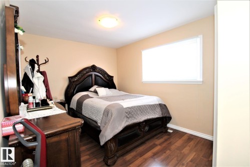 12111 137 Avenue, Edmonton, AB - Indoor Photo Showing Bedroom