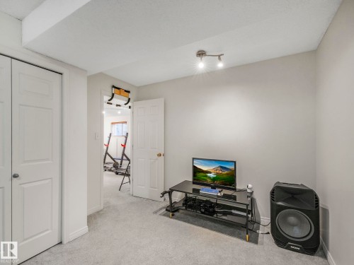 Miscellaneous room featuring carpet flooring and baseboards - 3239 21 Street, Edmonton, AB - Indoor Photo Showing Other Room