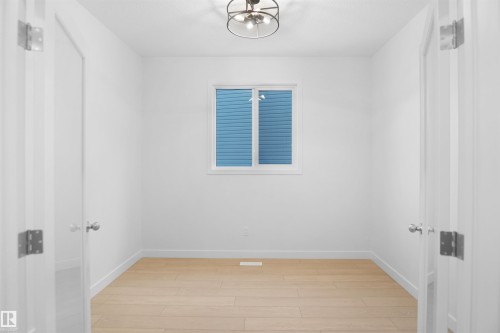 1332 11 Avenue, Edmonton, AB - Indoor Photo Showing Other Room