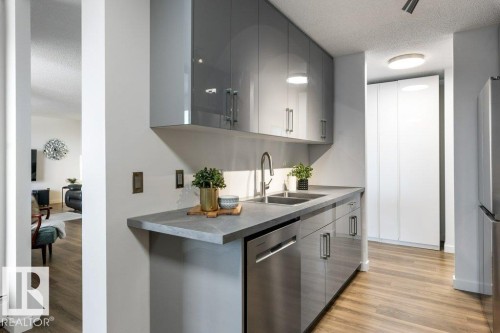 802 8220 Jasper Avenue, Edmonton, AB - Indoor Photo Showing Kitchen With Double Sink With Upgraded Kitchen