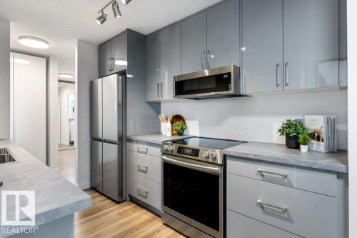 802 8220 Jasper Avenue, Edmonton, AB - Indoor Photo Showing Kitchen With Upgraded Kitchen