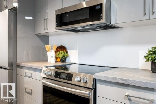 802 8220 Jasper Avenue, Edmonton, AB - Indoor Photo Showing Kitchen