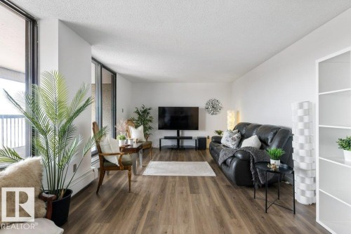 802 8220 Jasper Avenue, Edmonton, AB - Indoor Photo Showing Living Room