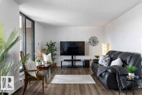 802 8220 Jasper Avenue, Edmonton, AB - Indoor Photo Showing Living Room