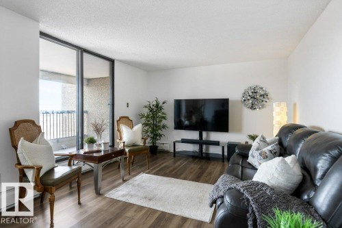 802 8220 Jasper Avenue, Edmonton, AB - Indoor Photo Showing Living Room