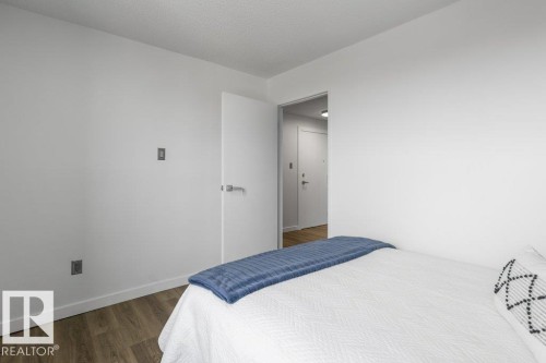 802 8220 Jasper Avenue, Edmonton, AB - Indoor Photo Showing Bedroom