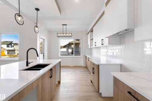 60 Meadowgrove Landing, Spruce Grove, AB - Indoor Photo Showing Kitchen With Double Sink With Upgraded Kitchen