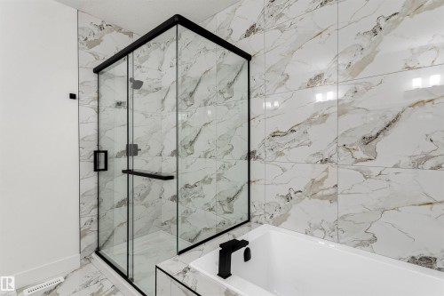 60 Meadowgrove Landing, Spruce Grove, AB - Indoor Photo Showing Bathroom