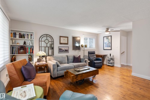 35 Stanley Drive, St. Albert, AB - Indoor Photo Showing Living Room